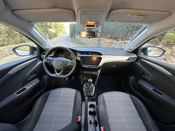 parte interior opel corsa
