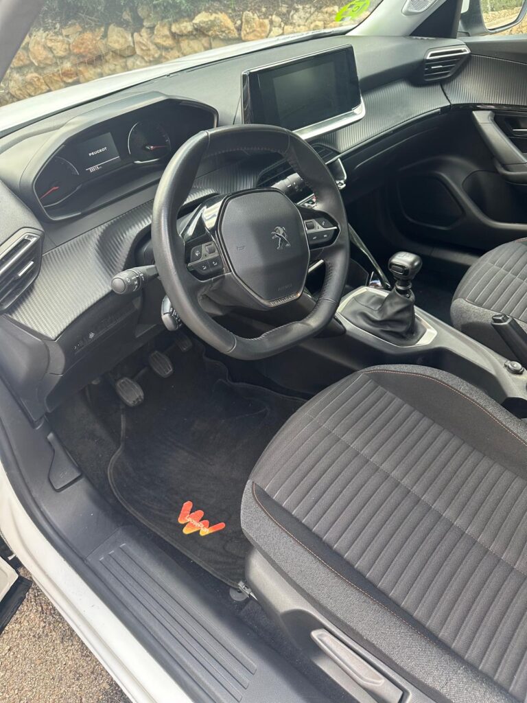 interior coche peugeot