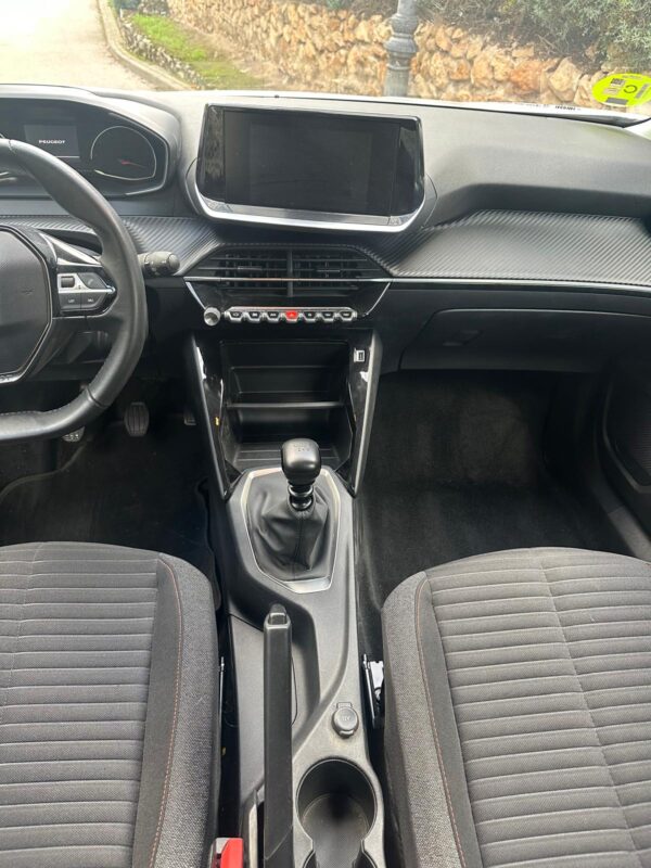 interior de peugeot