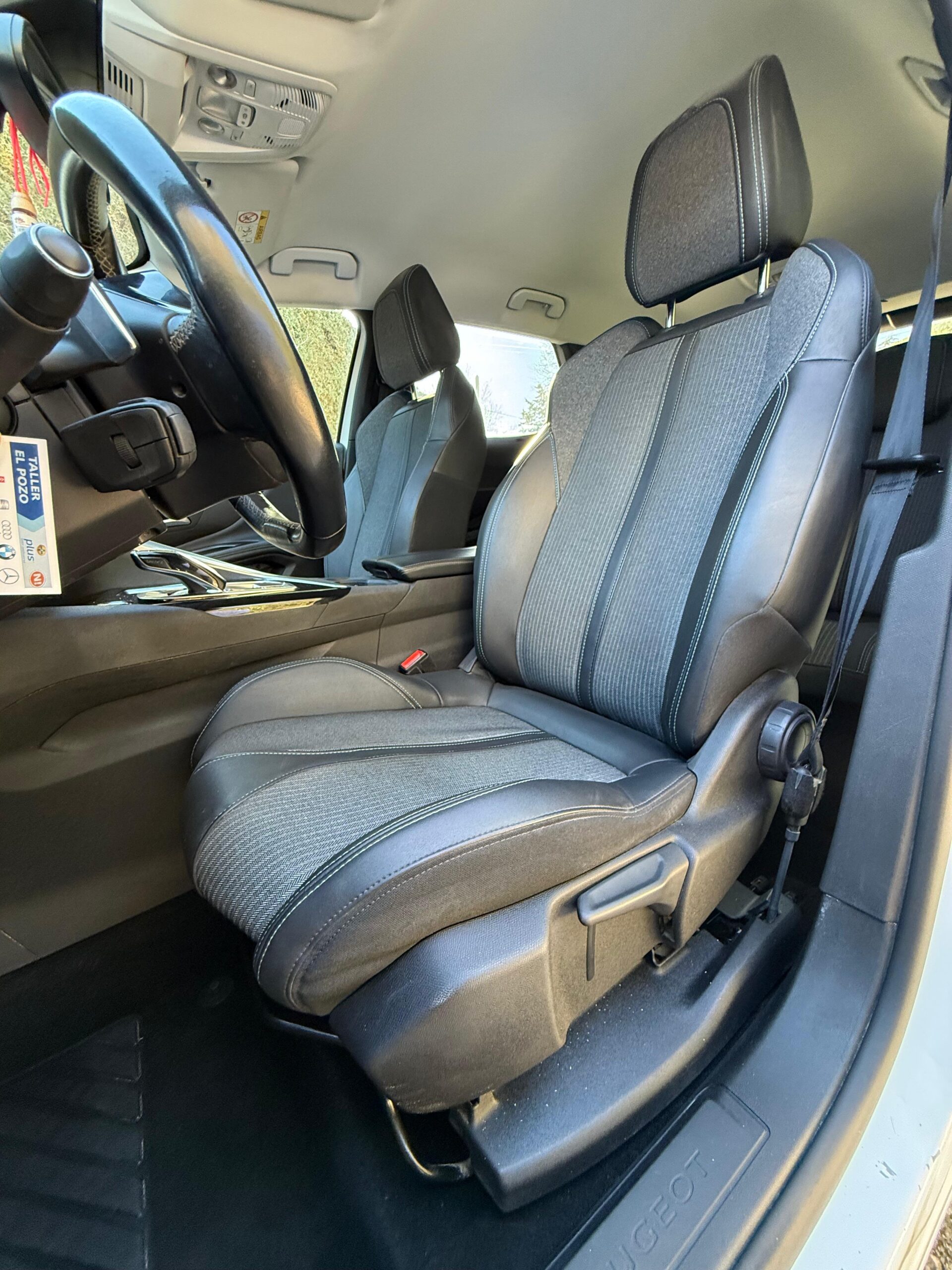 Peugeot 3008 Allure EAT8 1.5BlueHDi 130Cv - Imagen 15