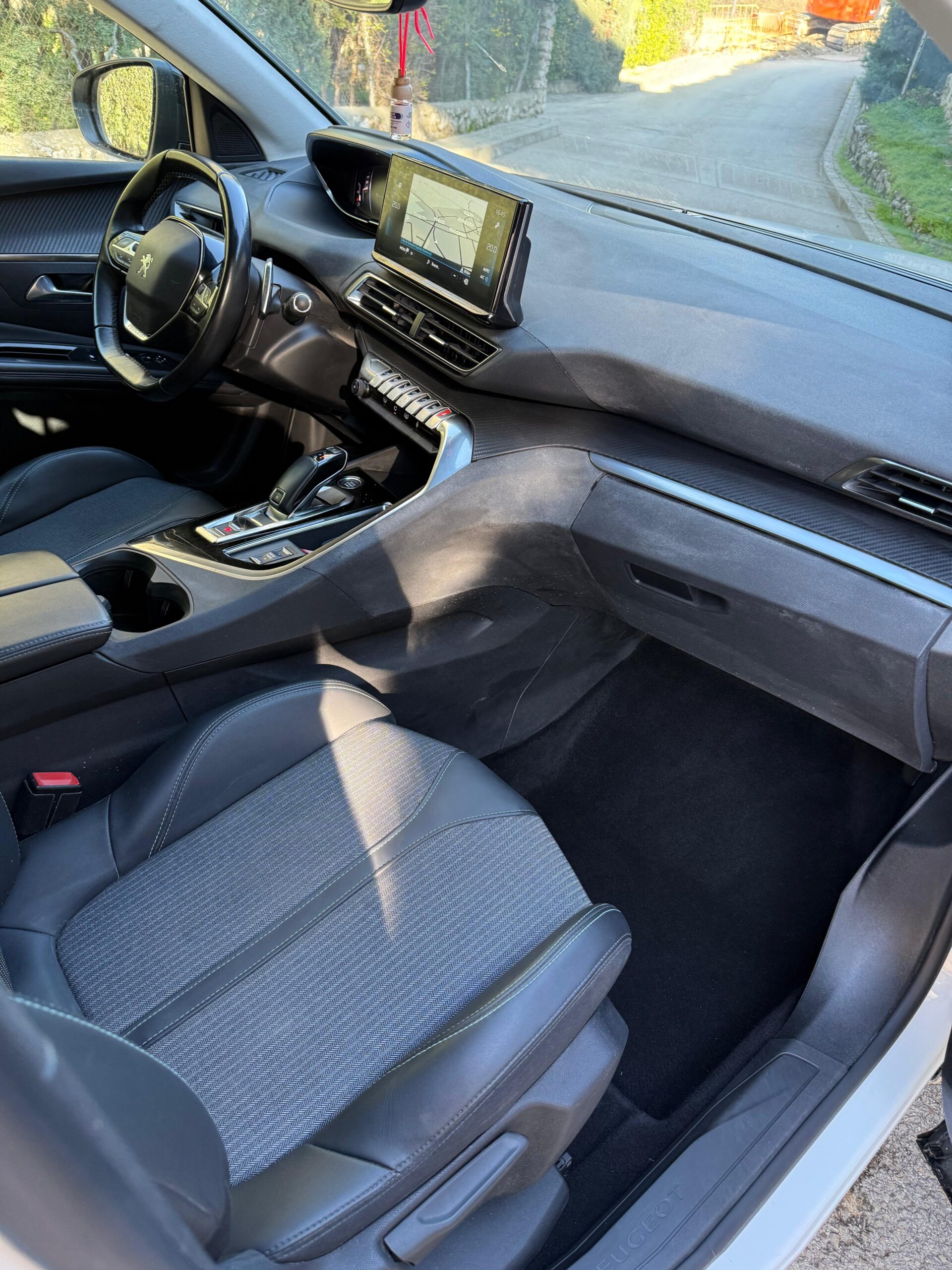 Peugeot 3008 Allure EAT8 1.5BlueHDi 130Cv - Imagen 21