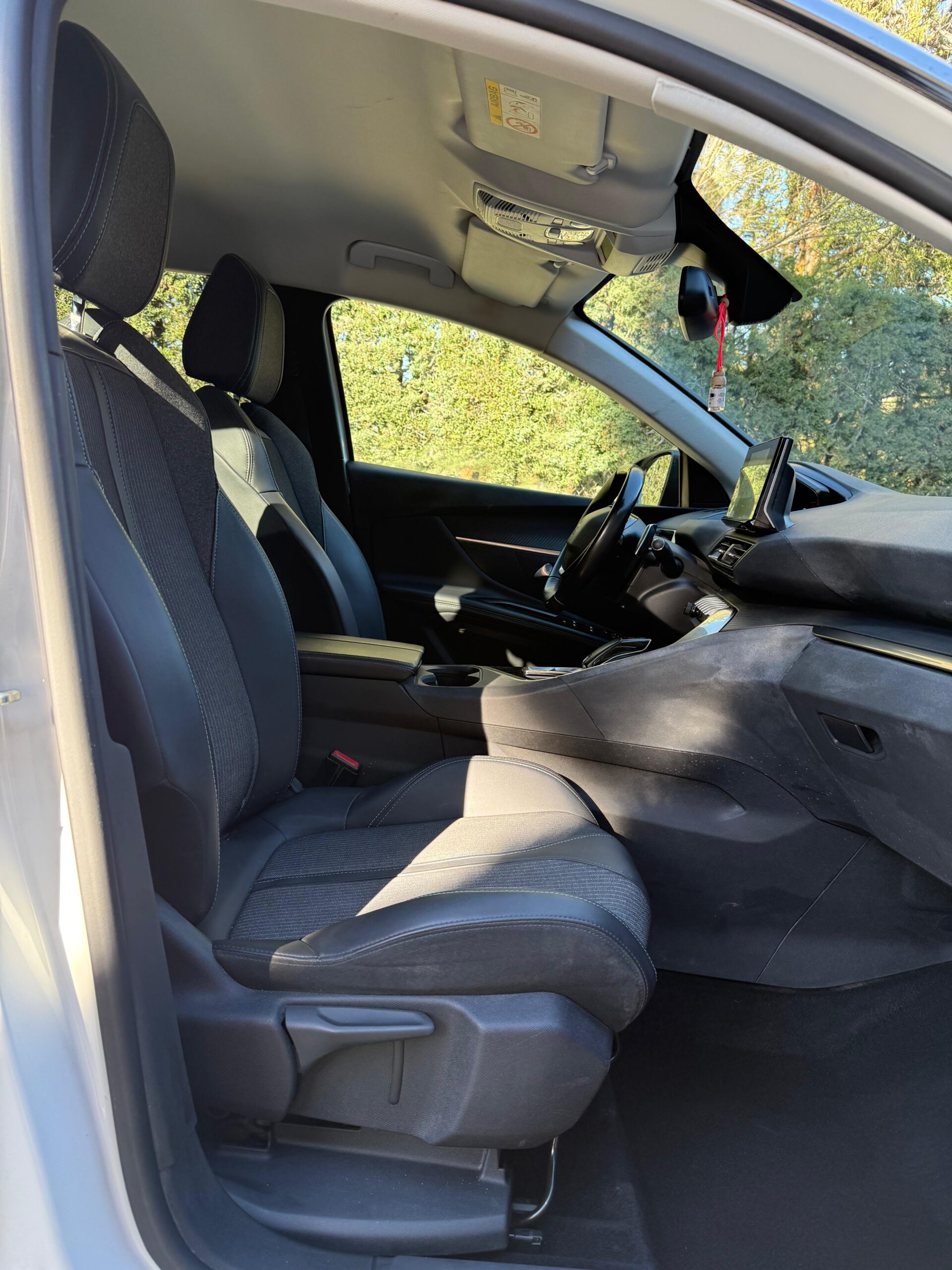 Peugeot 3008 Allure EAT8 1.5BlueHDi 130Cv - Imagen 22