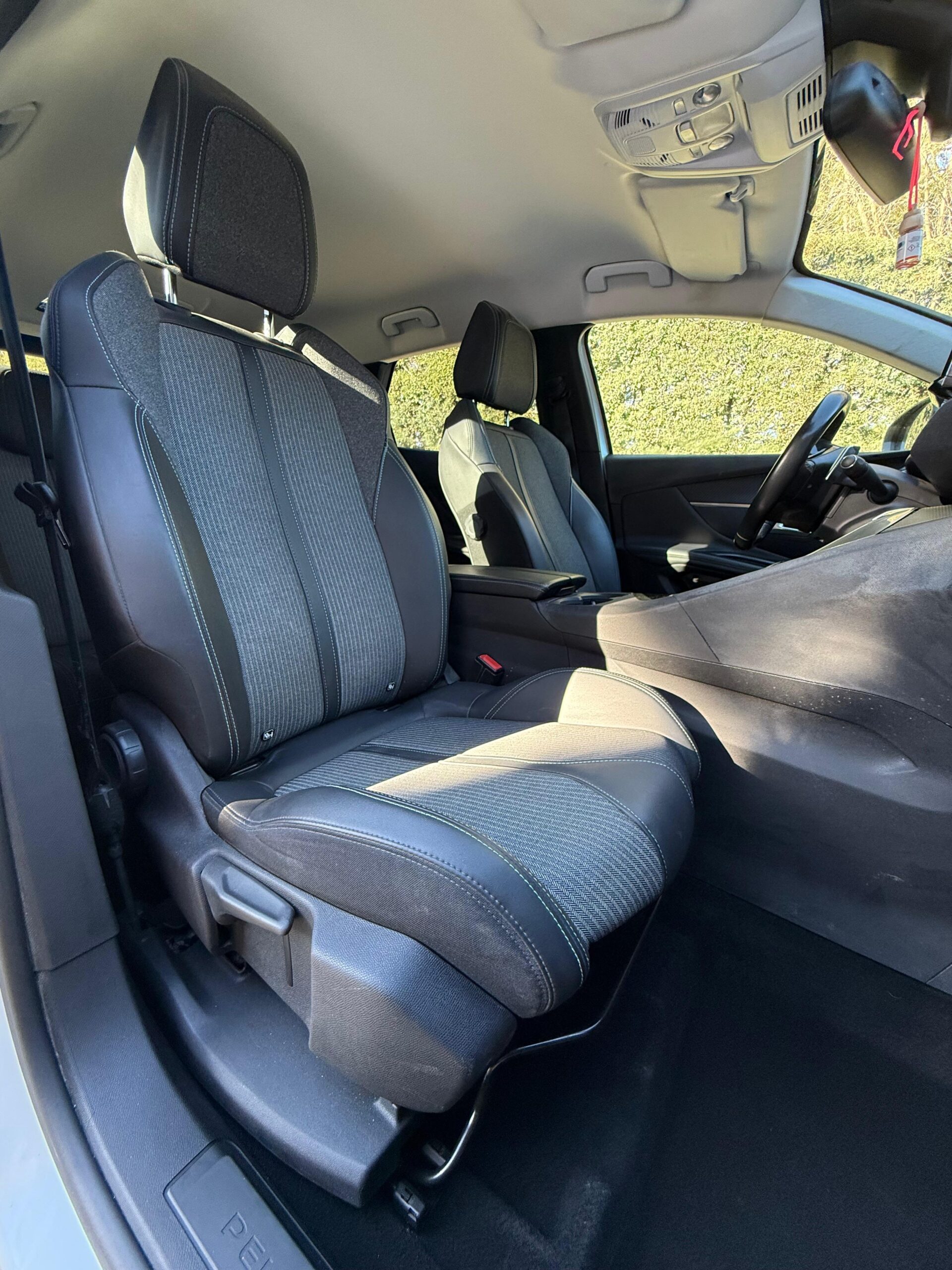 Peugeot 3008 Allure EAT8 1.5BlueHDi 130Cv - Imagen 23