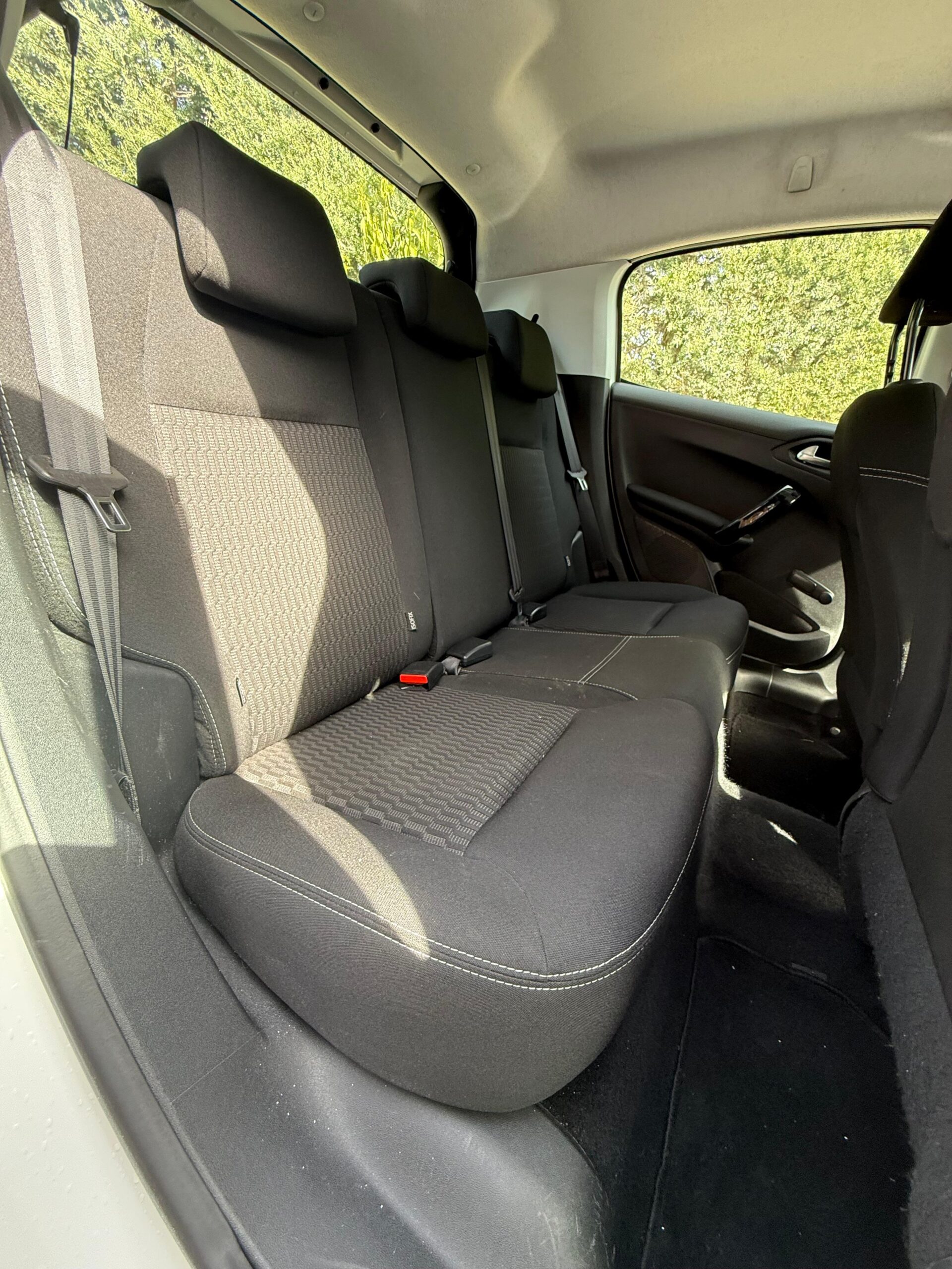 Peugeot 208 Active 1.5BlueHDi 100Cv - Imagen 18