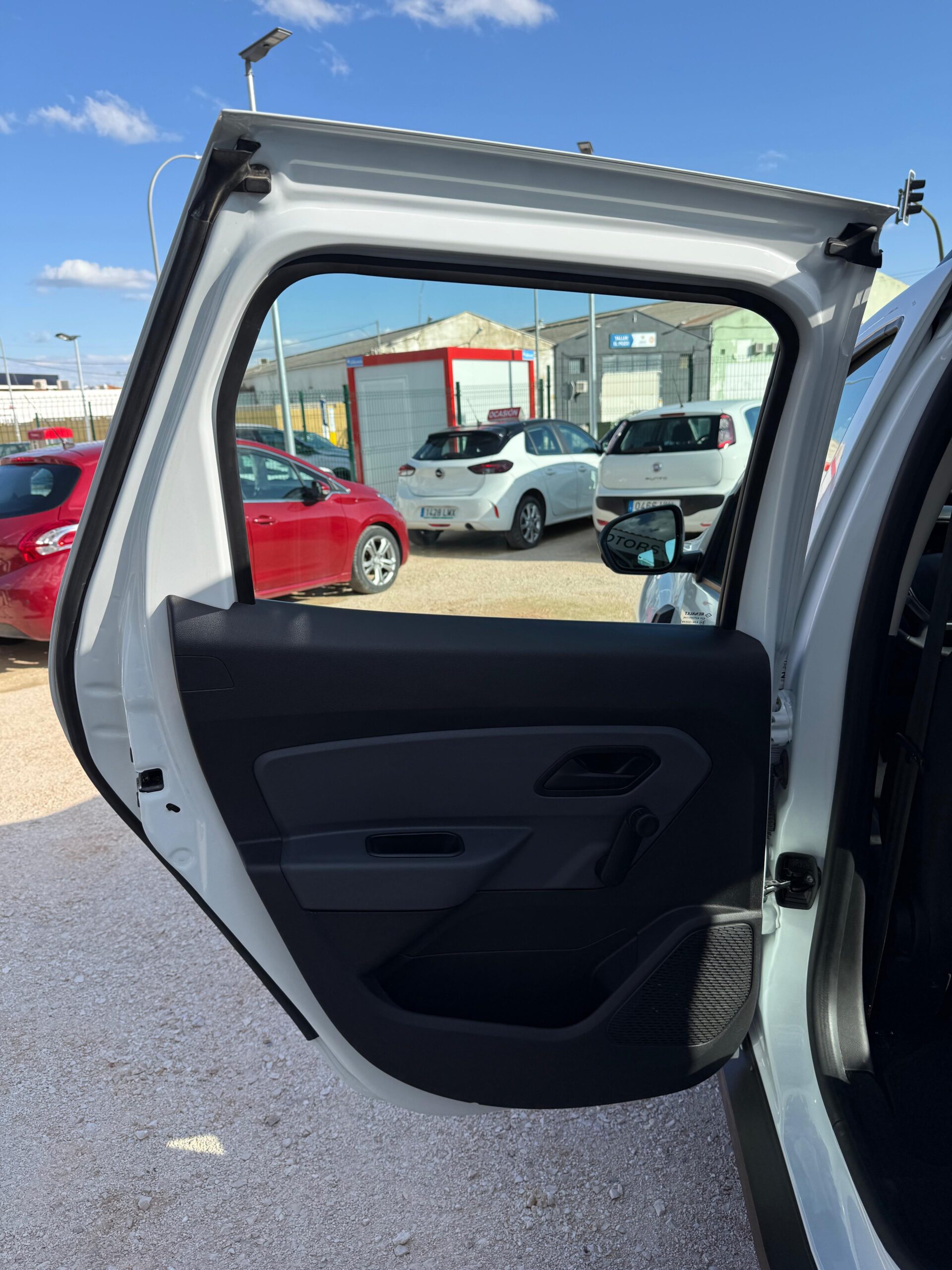 Dacia Duster Essential GLP 1.0TCe 100Cv - Imagen 13