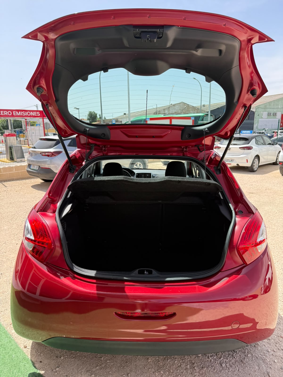 Peugeot 208 Allure 1.6BlueHDi 100Cv S/S - Imagen 9
