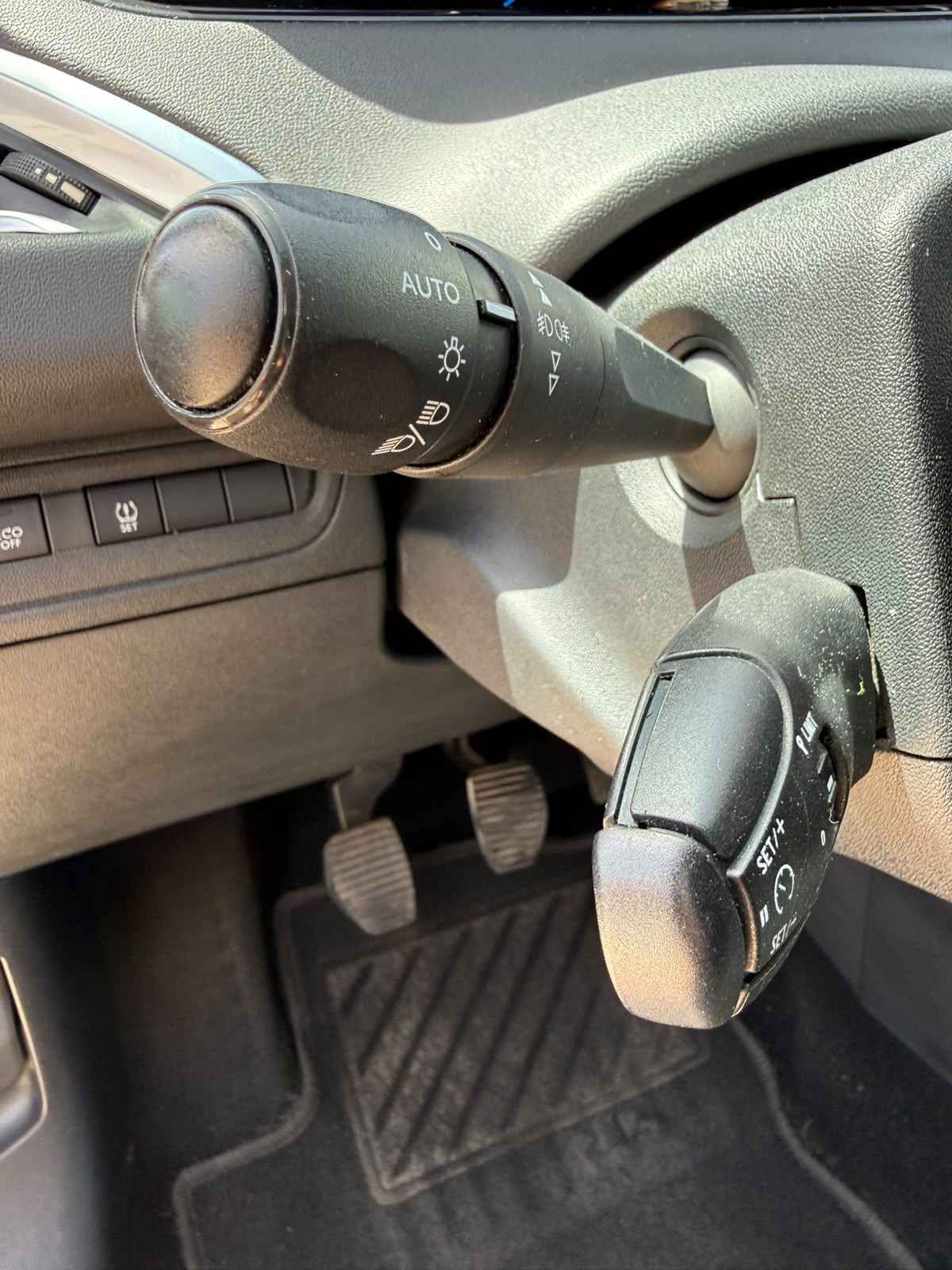 Peugeot 208 Allure 1.6BlueHDi 100Cv S/S - Imagen 15