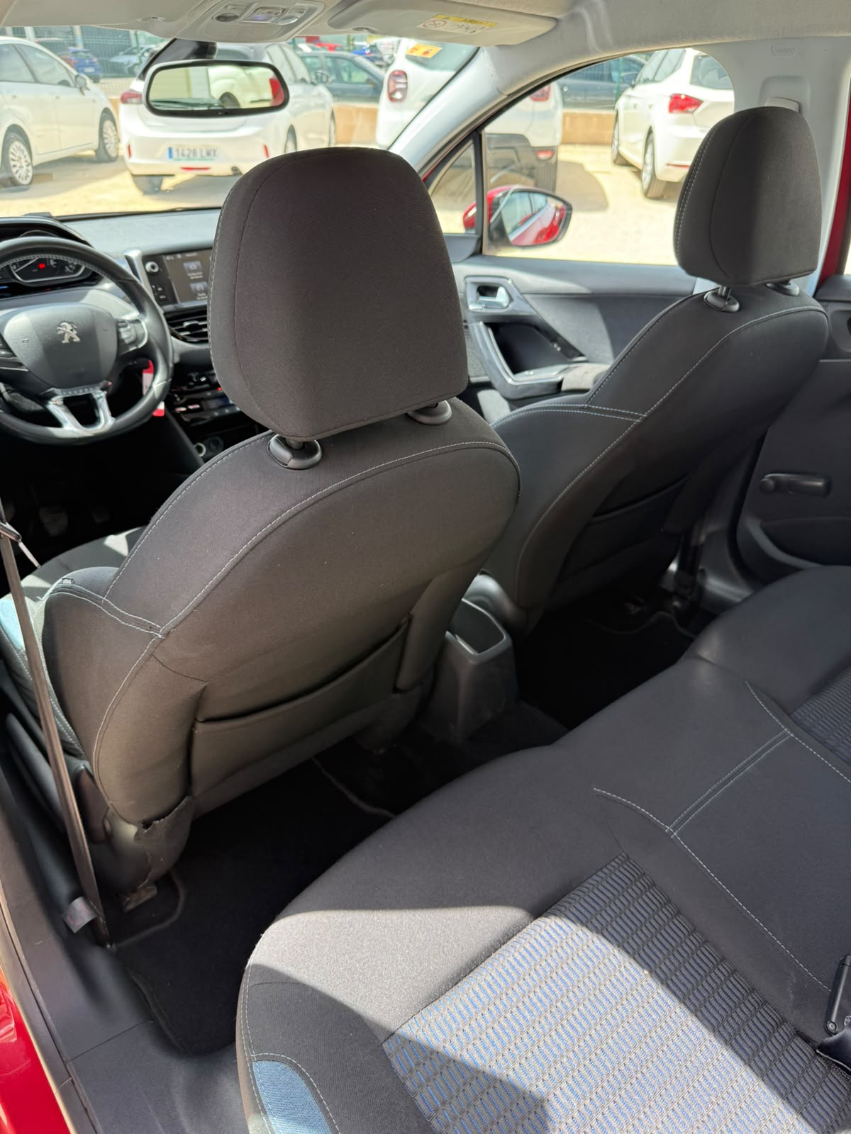 Peugeot 208 Allure 1.6BlueHDi 100Cv S/S - Imagen 27