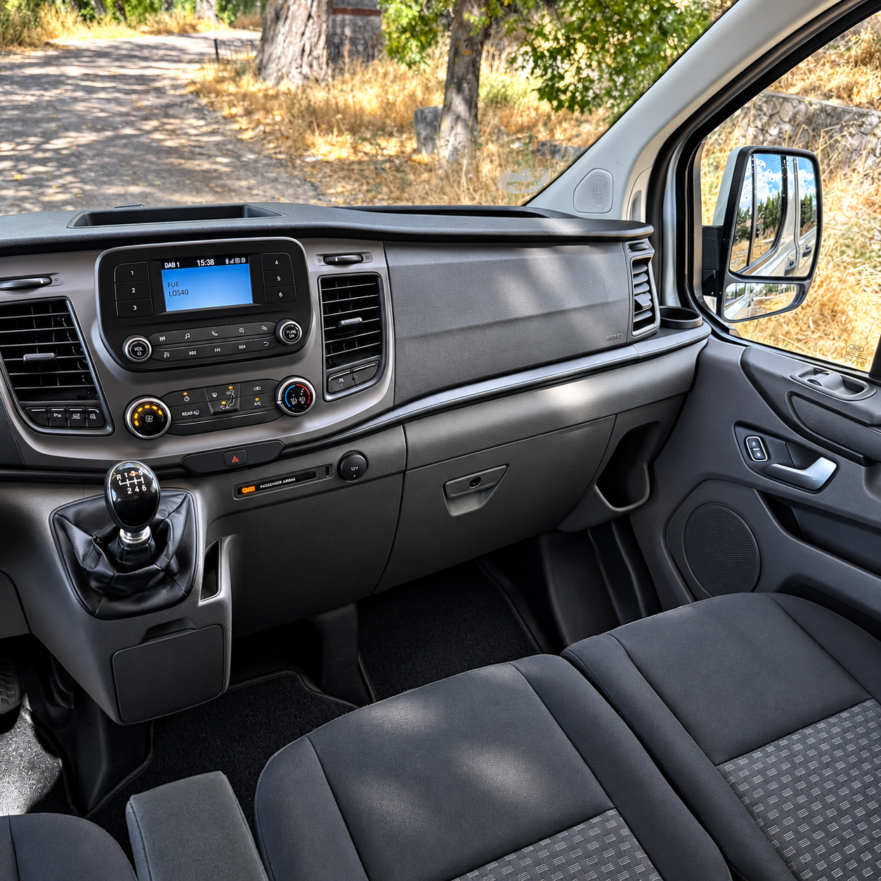 Ford Transit Custom 9 PLAZAS Kombi 320 L1H1 2.0TDCi 105Cv - Imagen 13